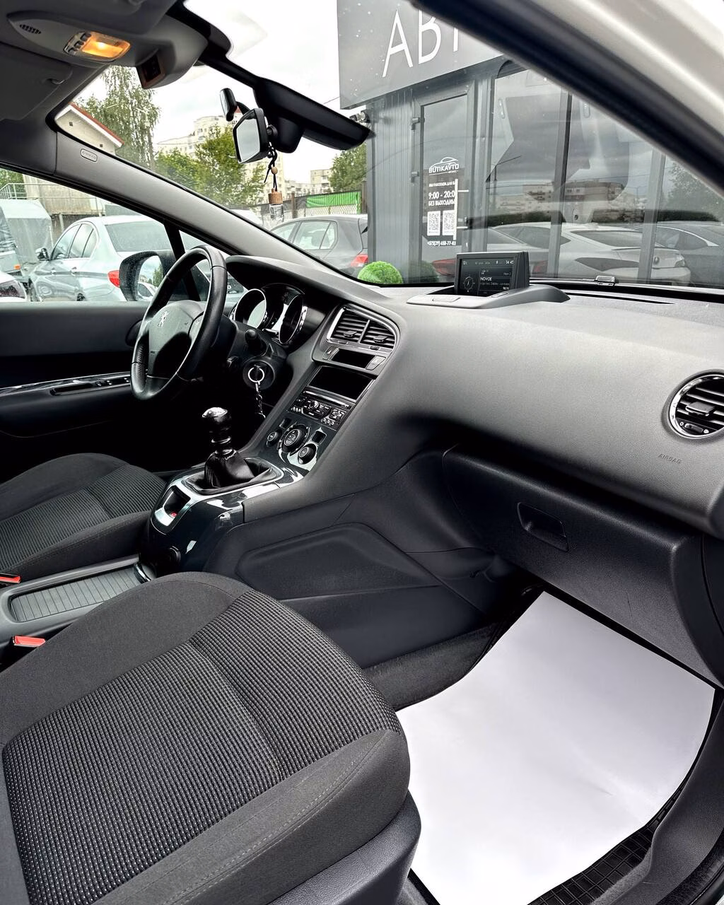 Peugeot 5008 фото 11