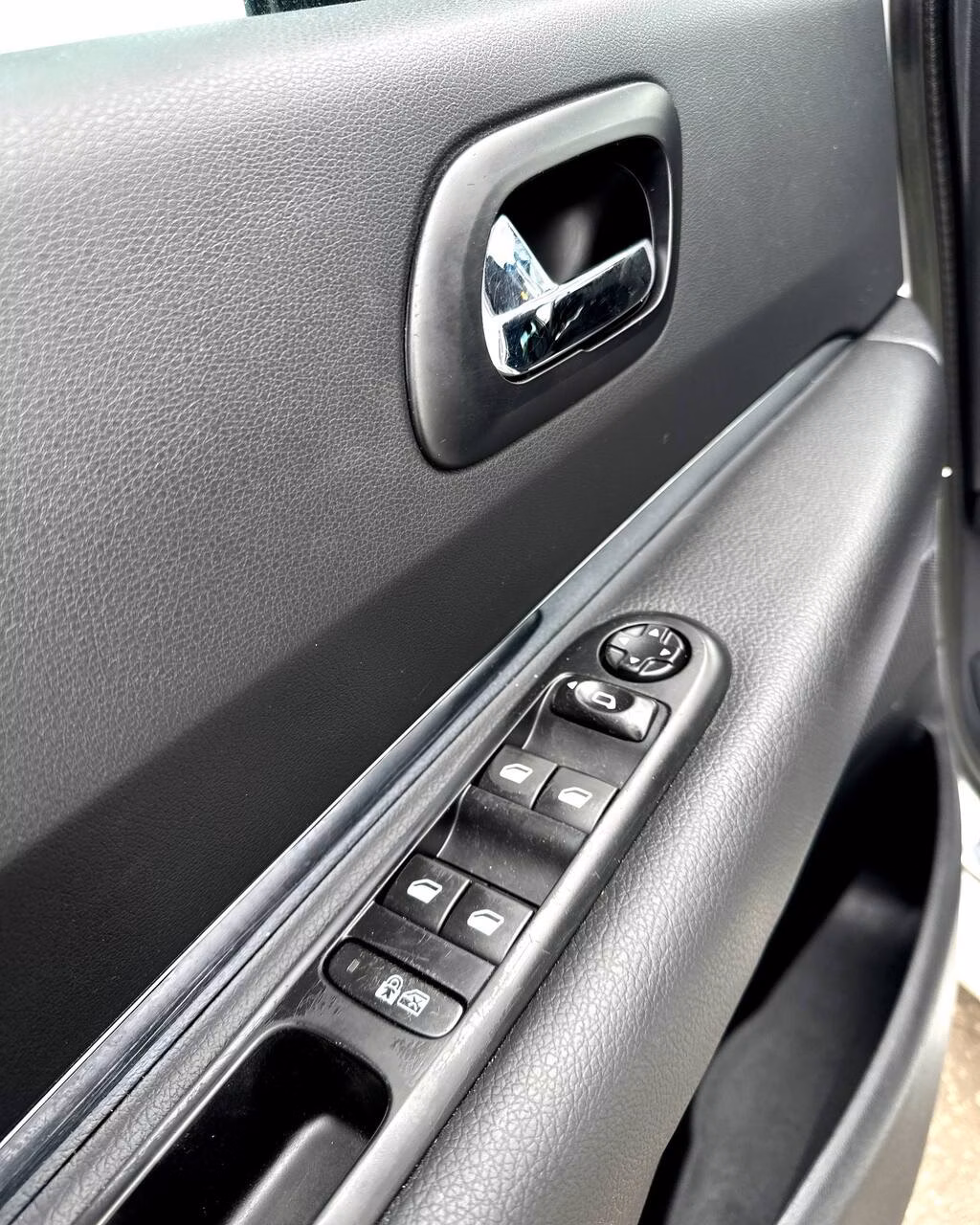 Peugeot 5008 фото 18