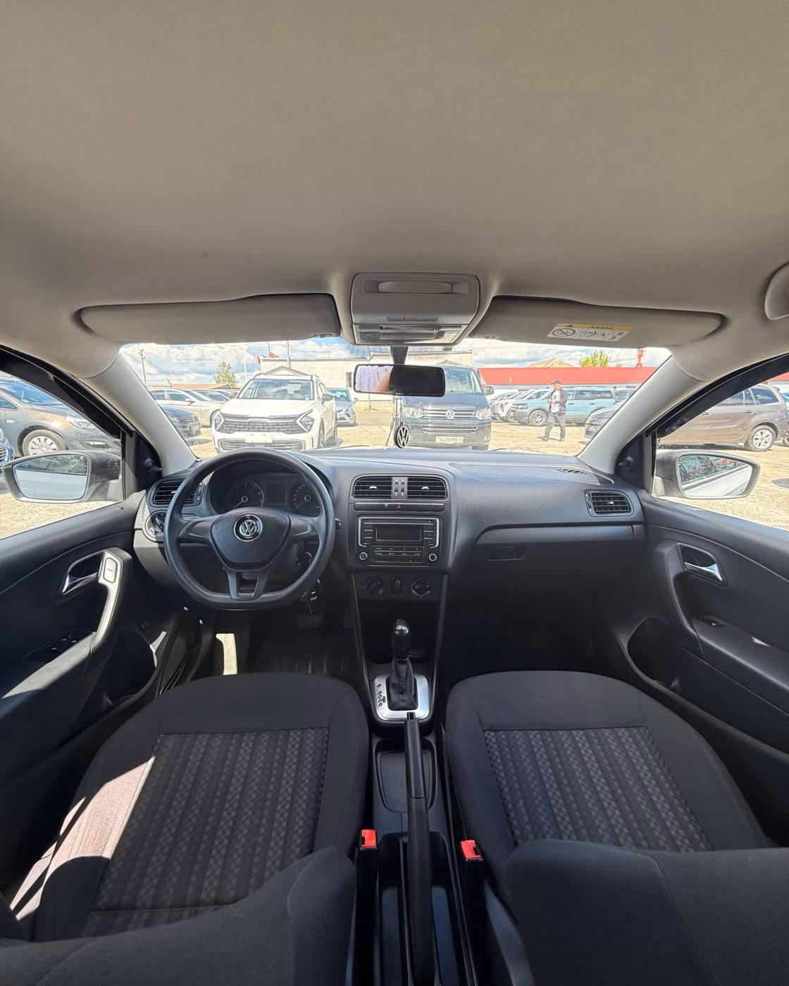 Volkswagen Polo Sedan фото 9