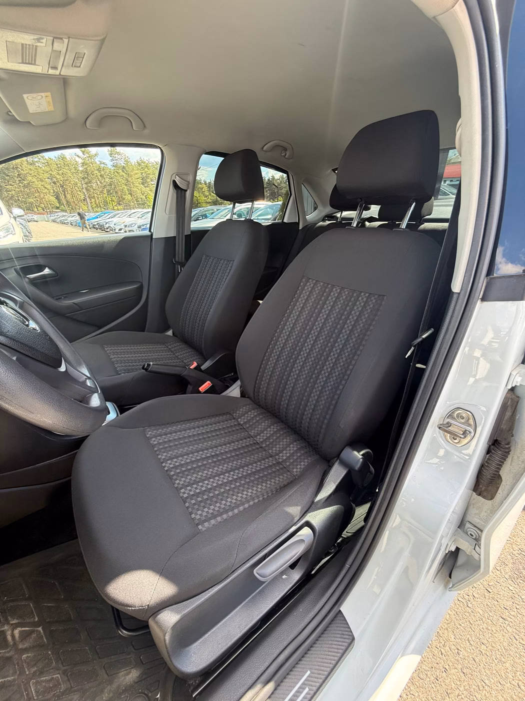 Volkswagen Polo Sedan фото 10