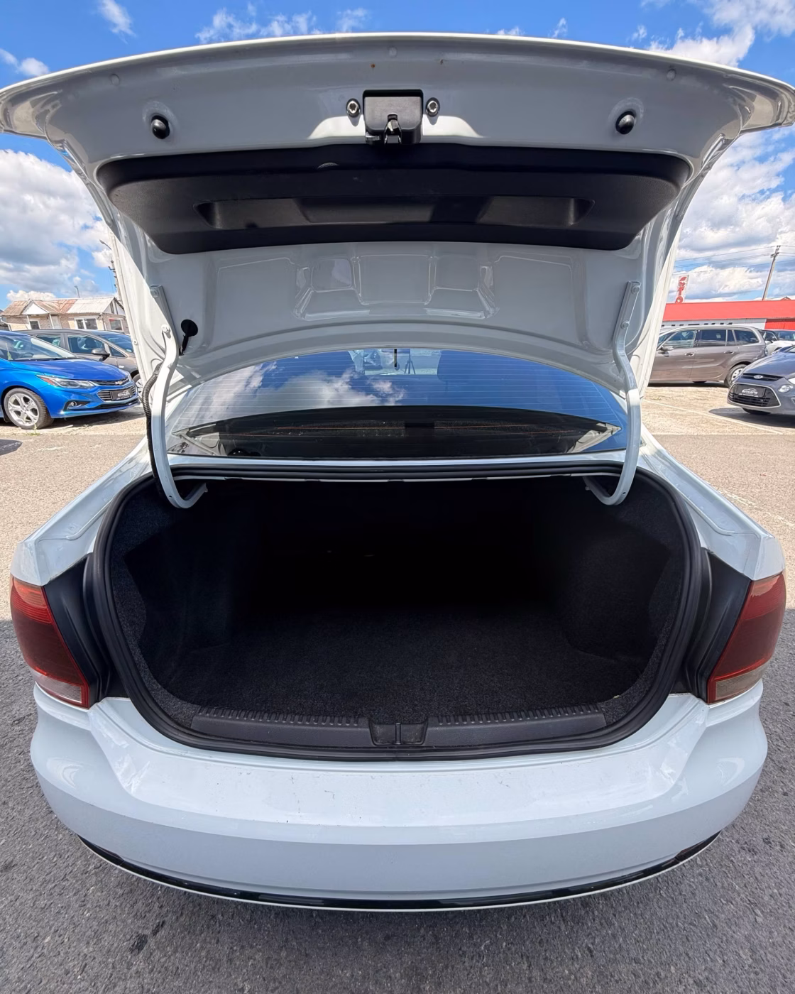 Volkswagen Polo Sedan фото 12