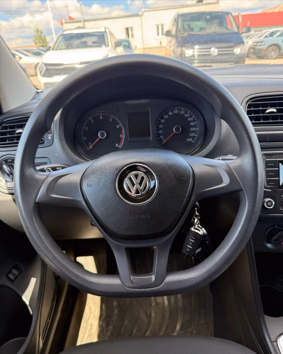 Volkswagen Polo Sedan фото 13