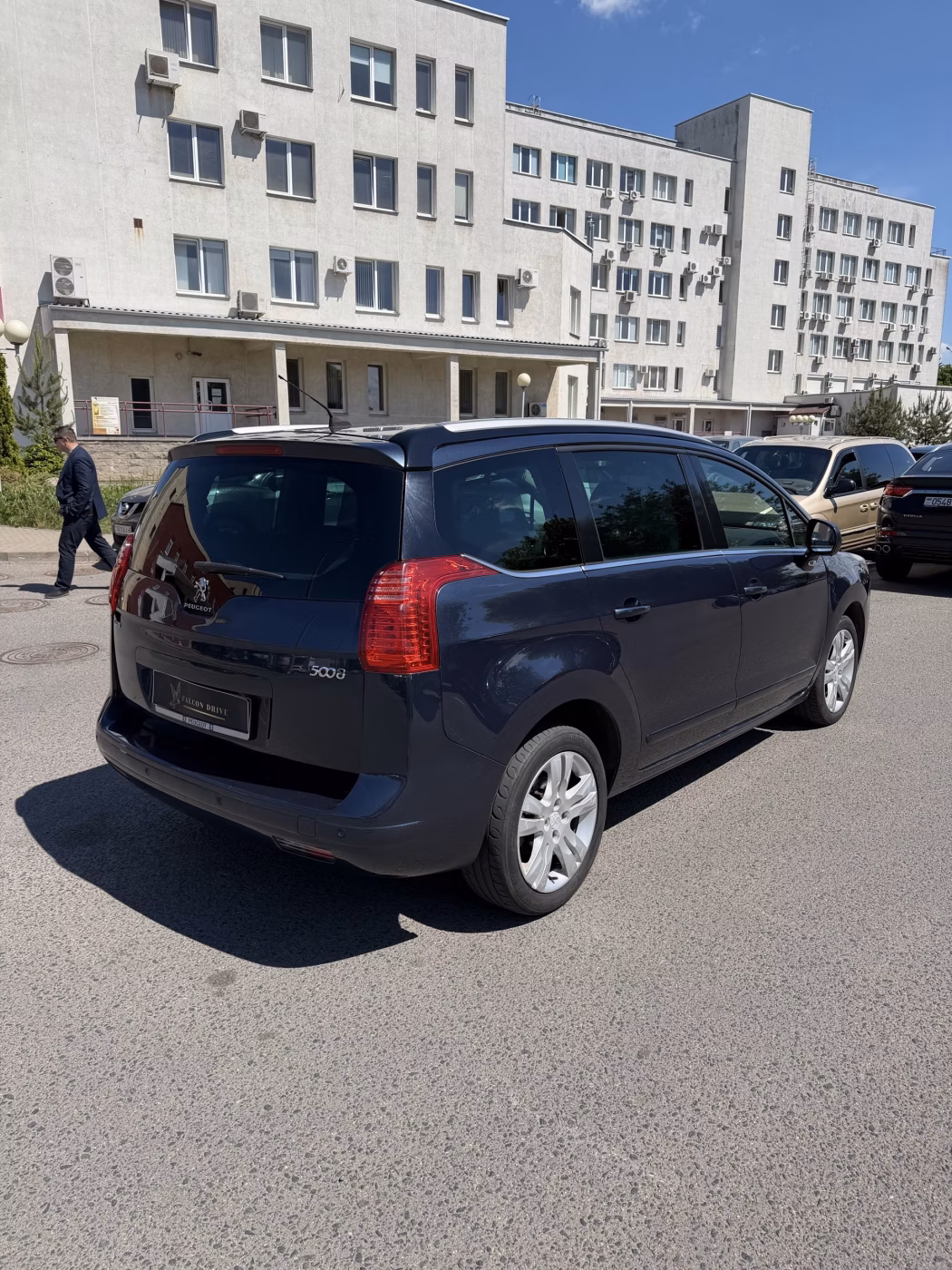 Peugeot 5008 фото 7