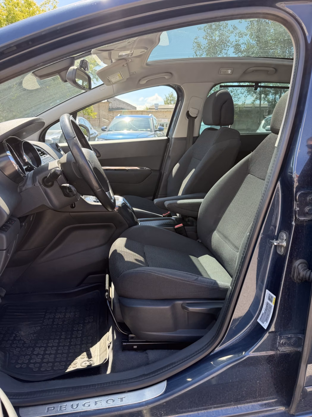 Peugeot 5008 фото 12
