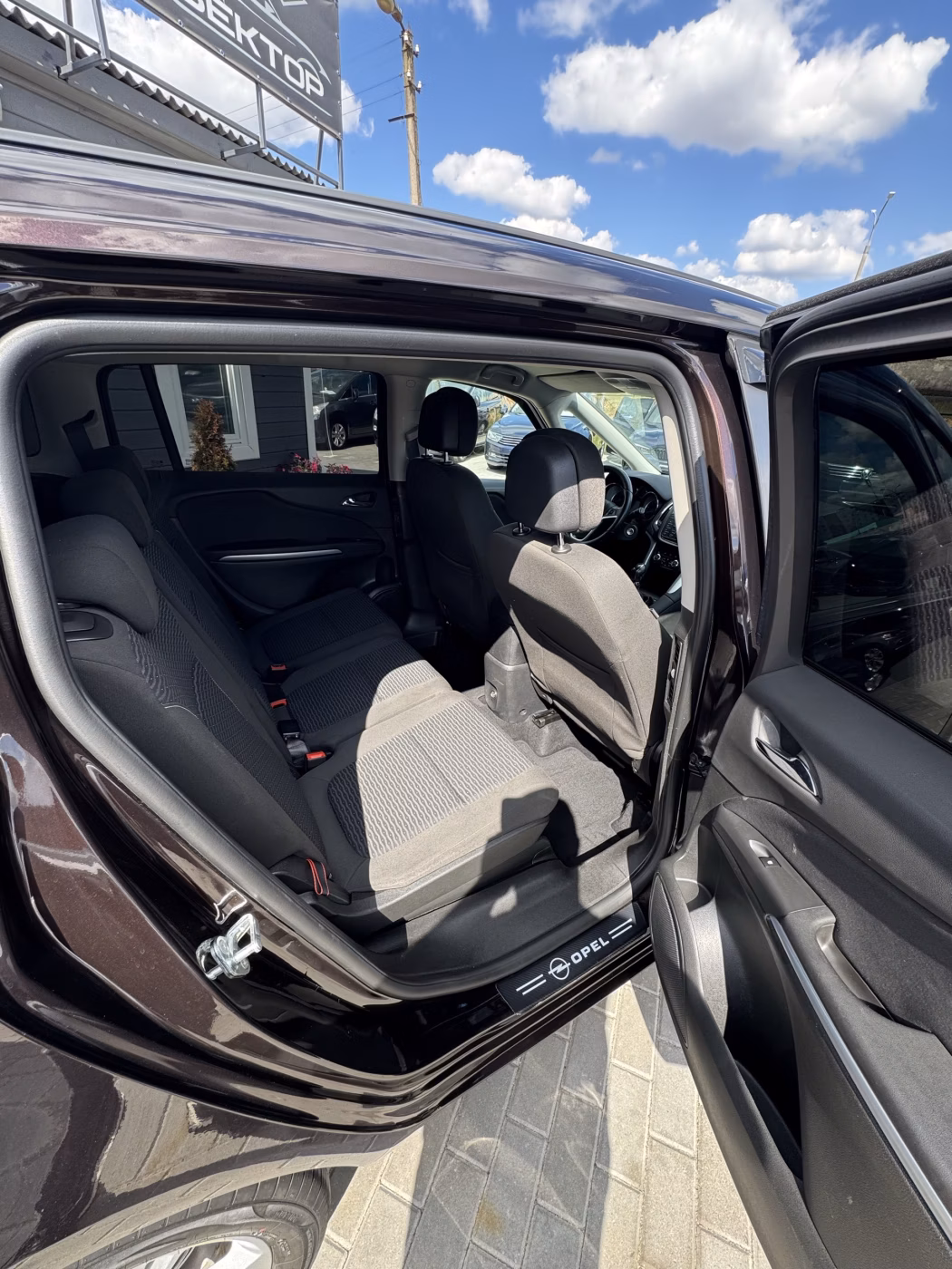 Opel Zafira фото 10