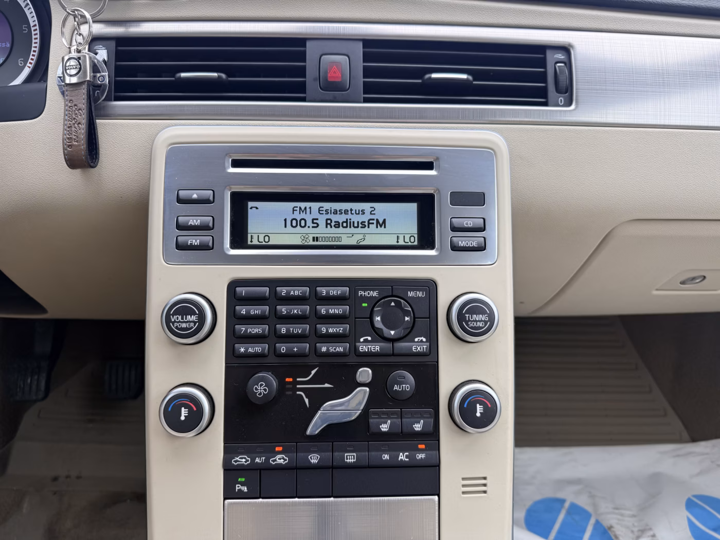 Volvo V70 фото 15