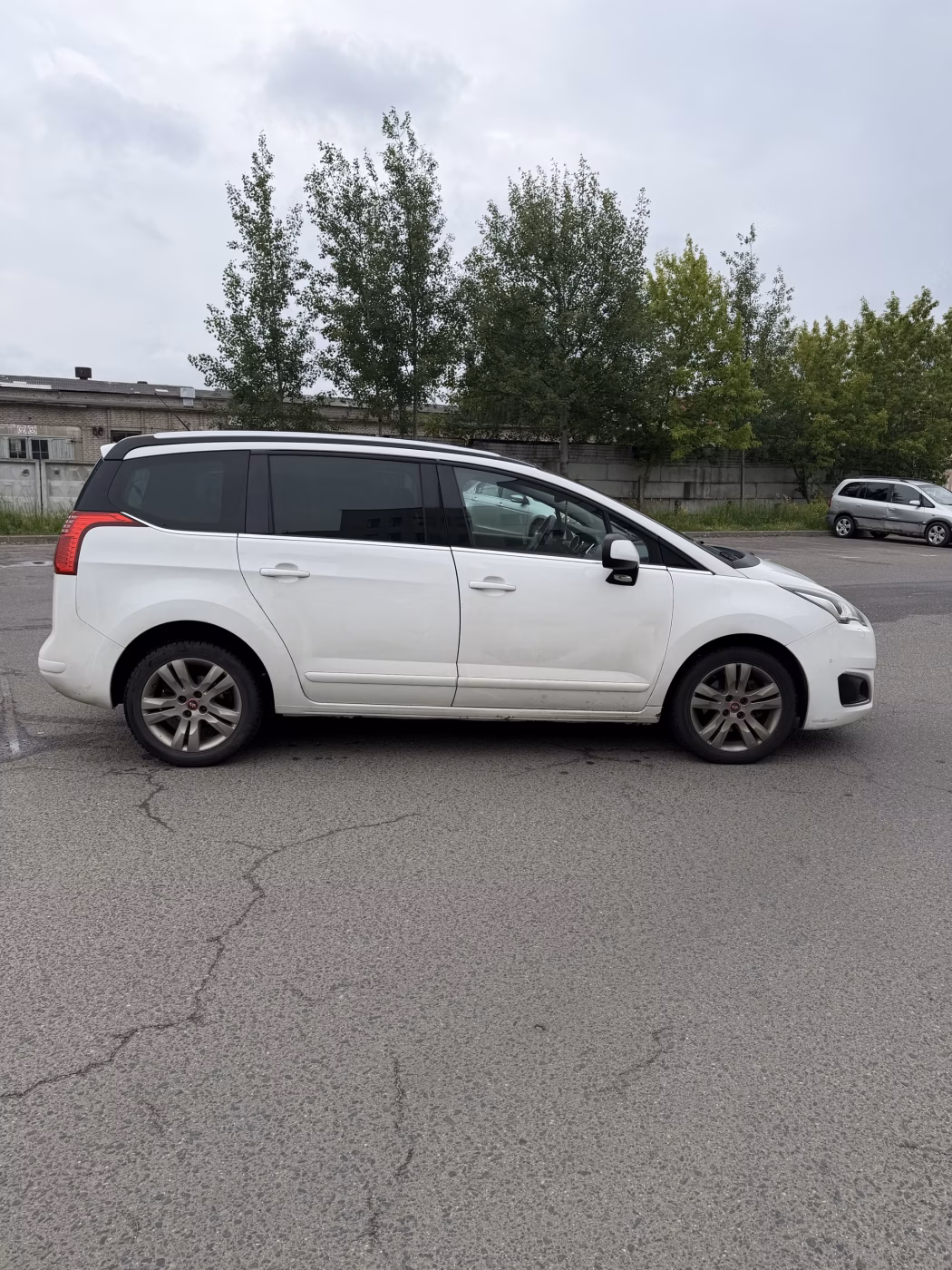 Peugeot 5008 фото 8