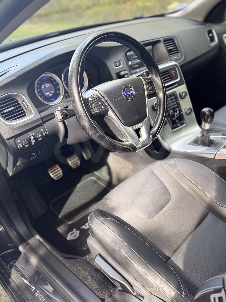 Volvo V60 фото 13