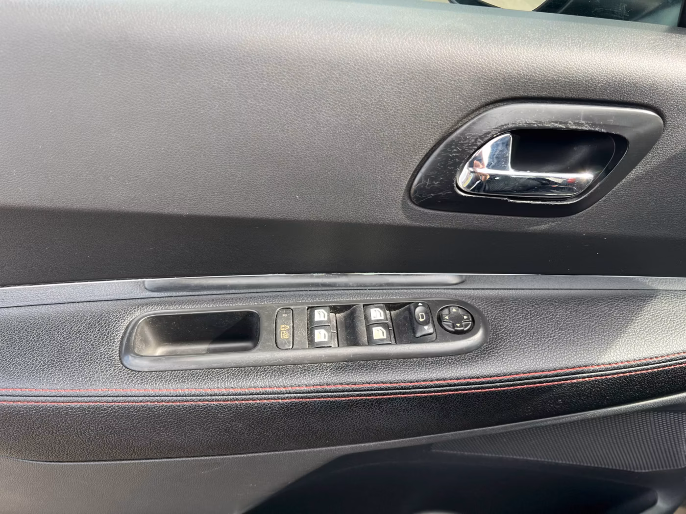 Peugeot 5008 фото 11