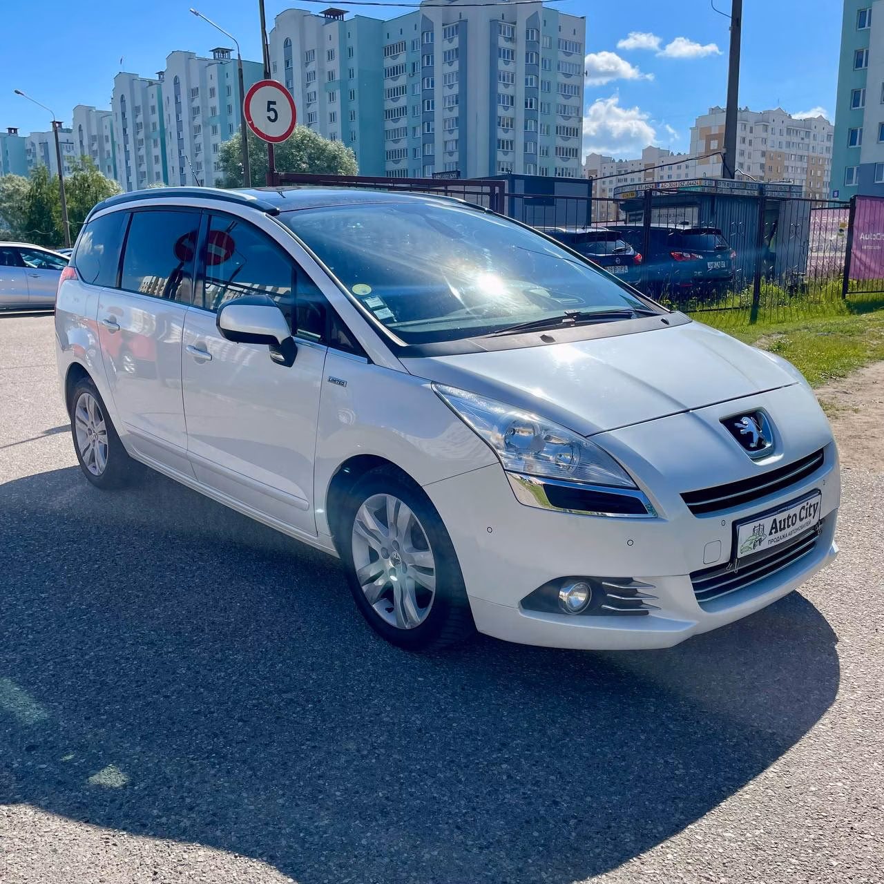 Peugeot 5008 фото 3