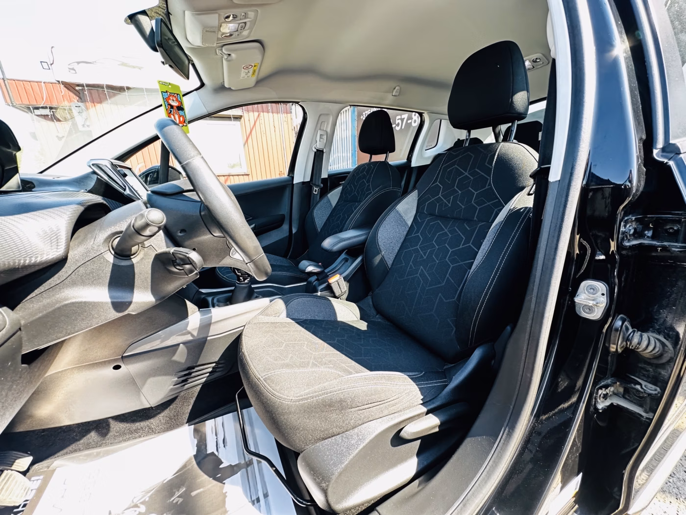 Peugeot 2008 фото 10