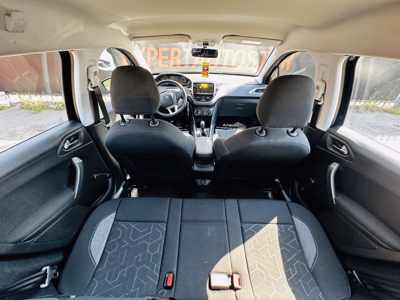 Peugeot 2008 фото 11