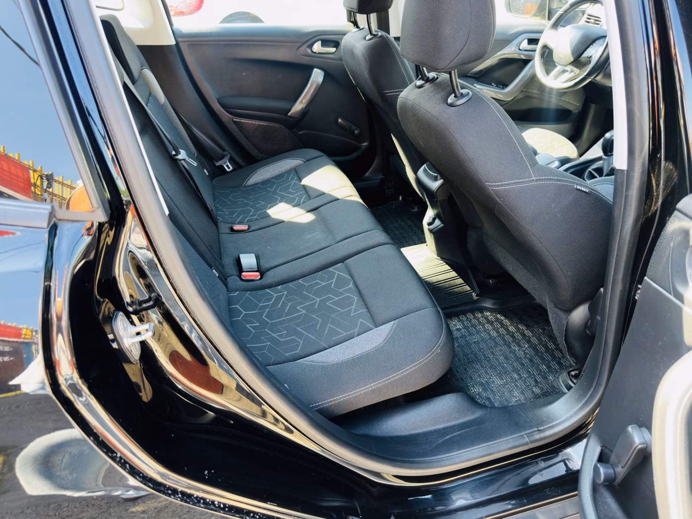 Peugeot 2008 фото 12