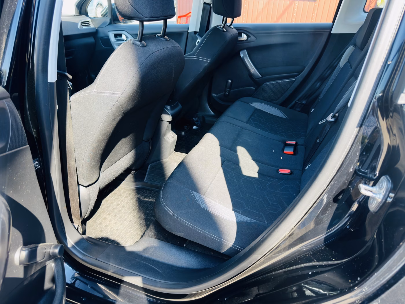 Peugeot 2008 фото 13