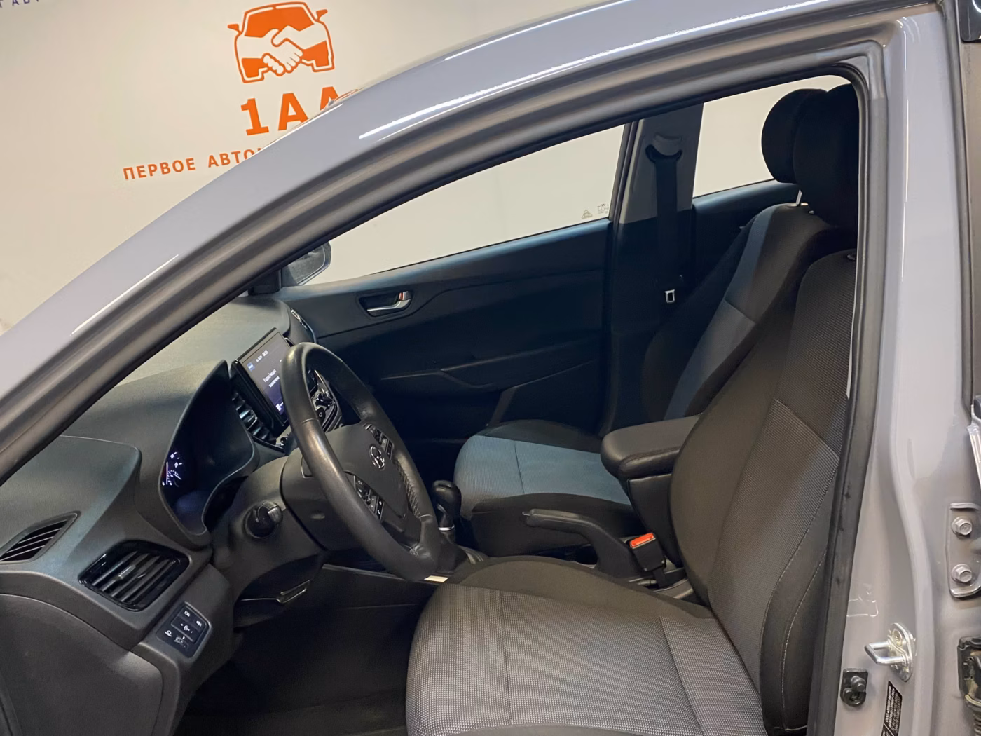 Hyundai Accent фото 5