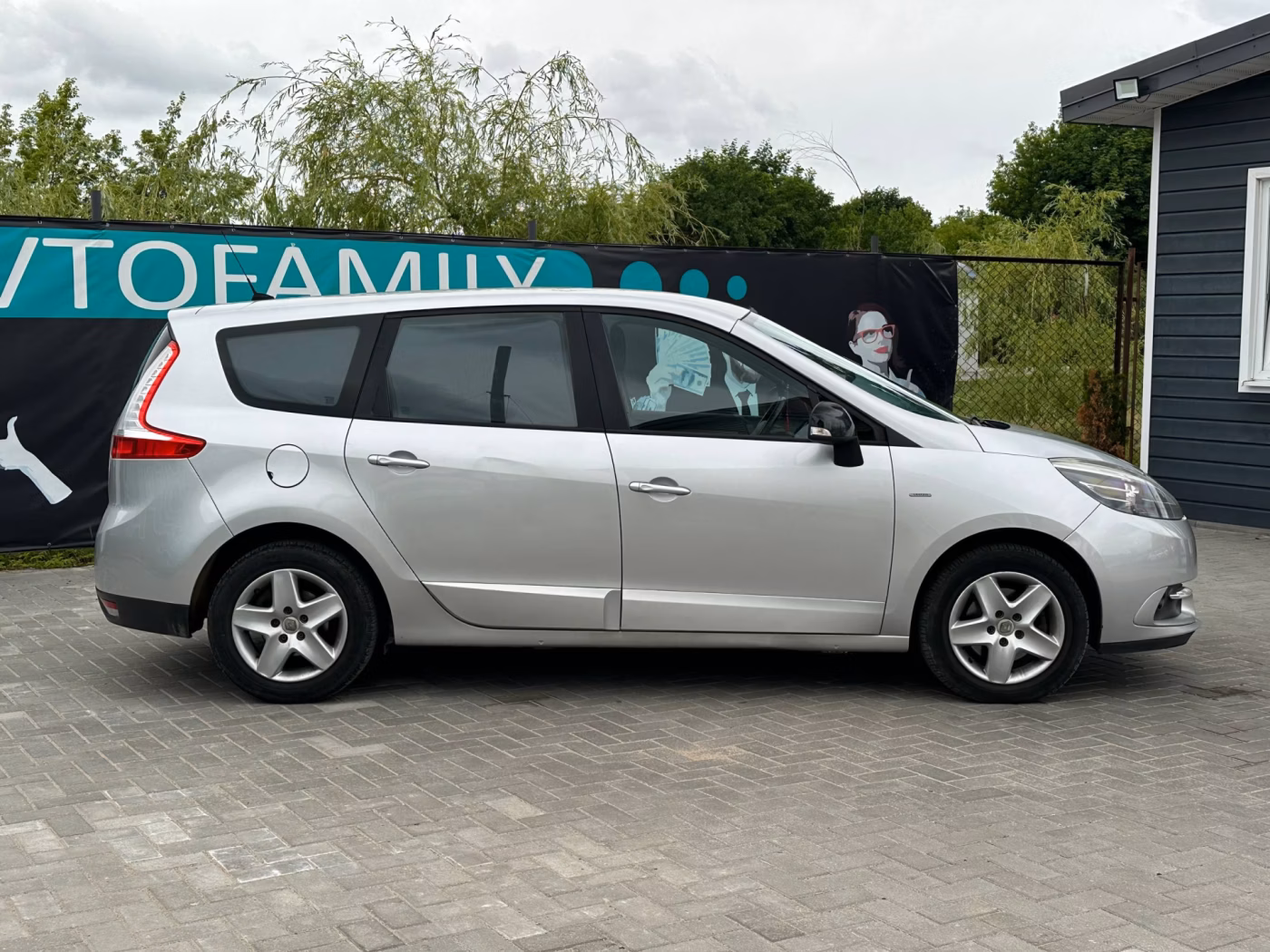 Renault Grand Scenic фото 9