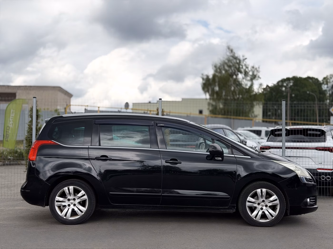 Peugeot 5008 фото 6