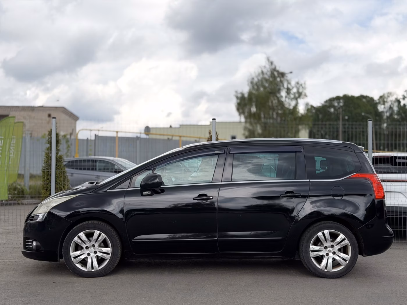 Peugeot 5008 фото 10