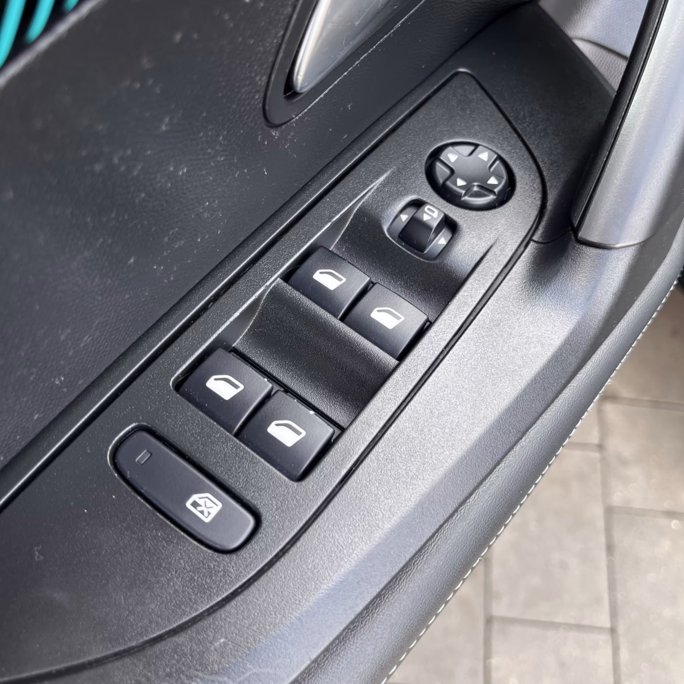 Peugeot 2008 фото 9