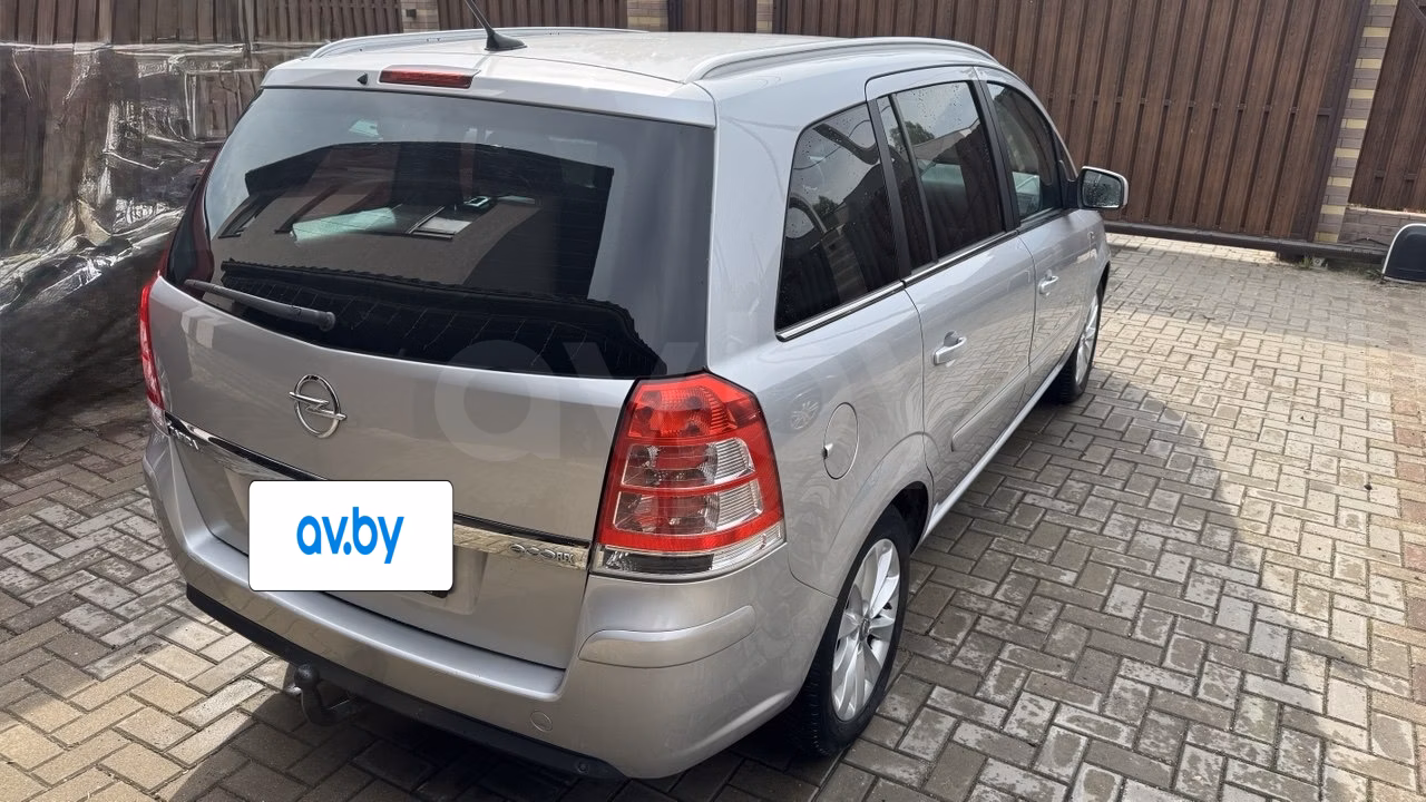 Opel Zafira фото 2