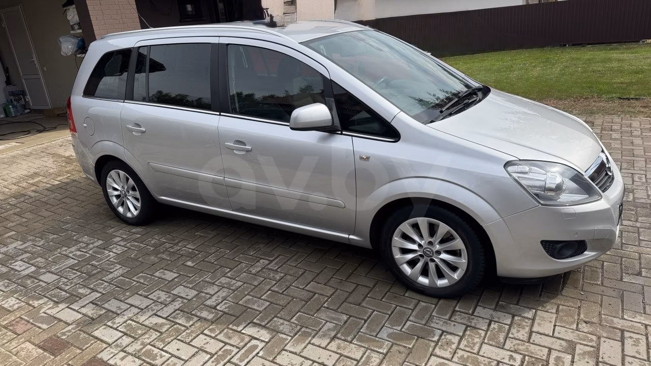 Opel Zafira фото 4