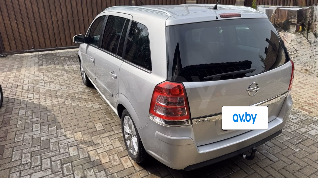 Opel Zafira фото 5