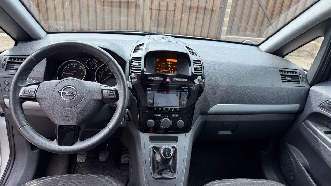 Opel Zafira фото 6