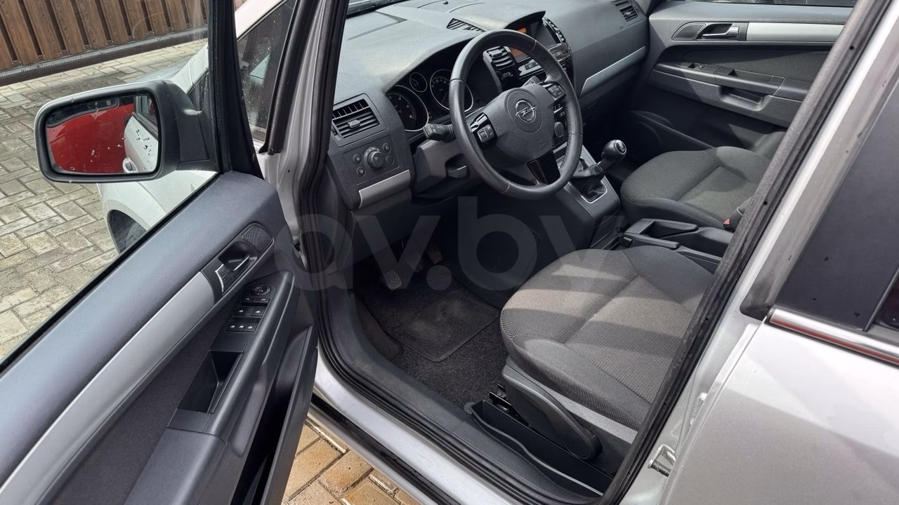 Opel Zafira фото 7
