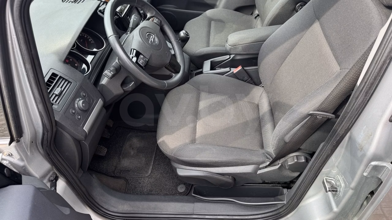 Opel Zafira фото 8