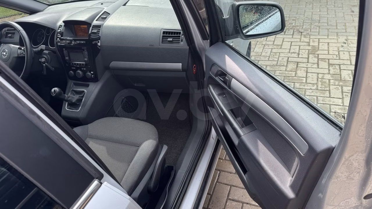 Opel Zafira фото 11