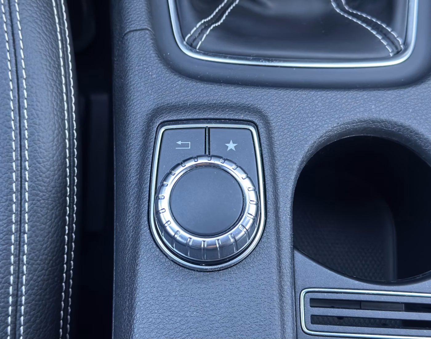 Mercedes-Benz CLA фото 19
