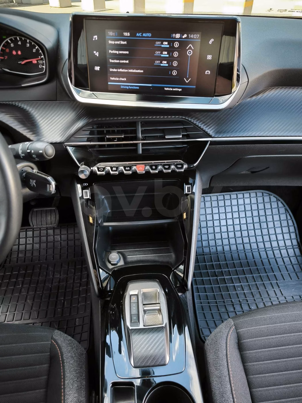 Peugeot 2008 фото 12