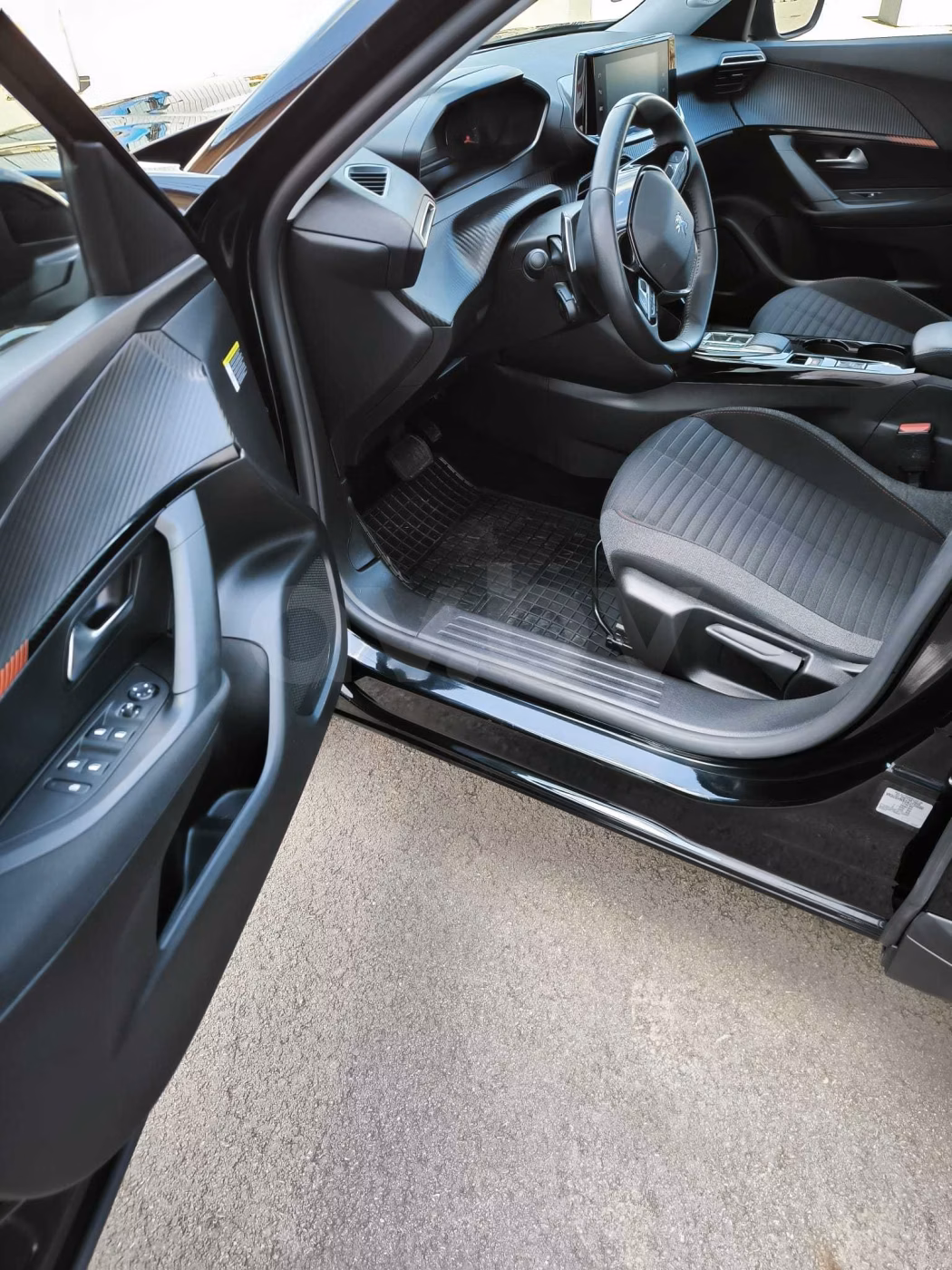 Peugeot 2008 фото 13