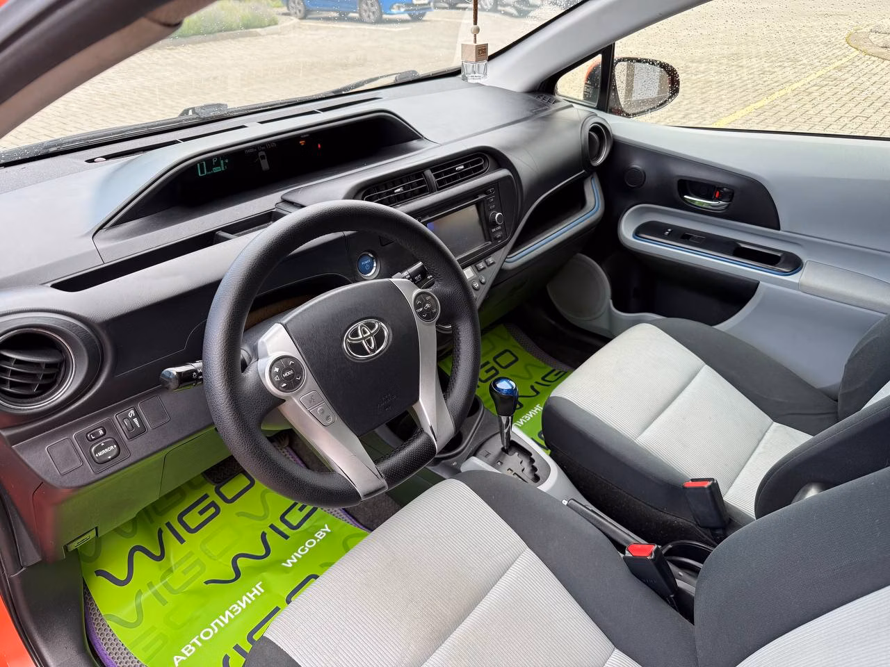Toyota Prius C фото 15