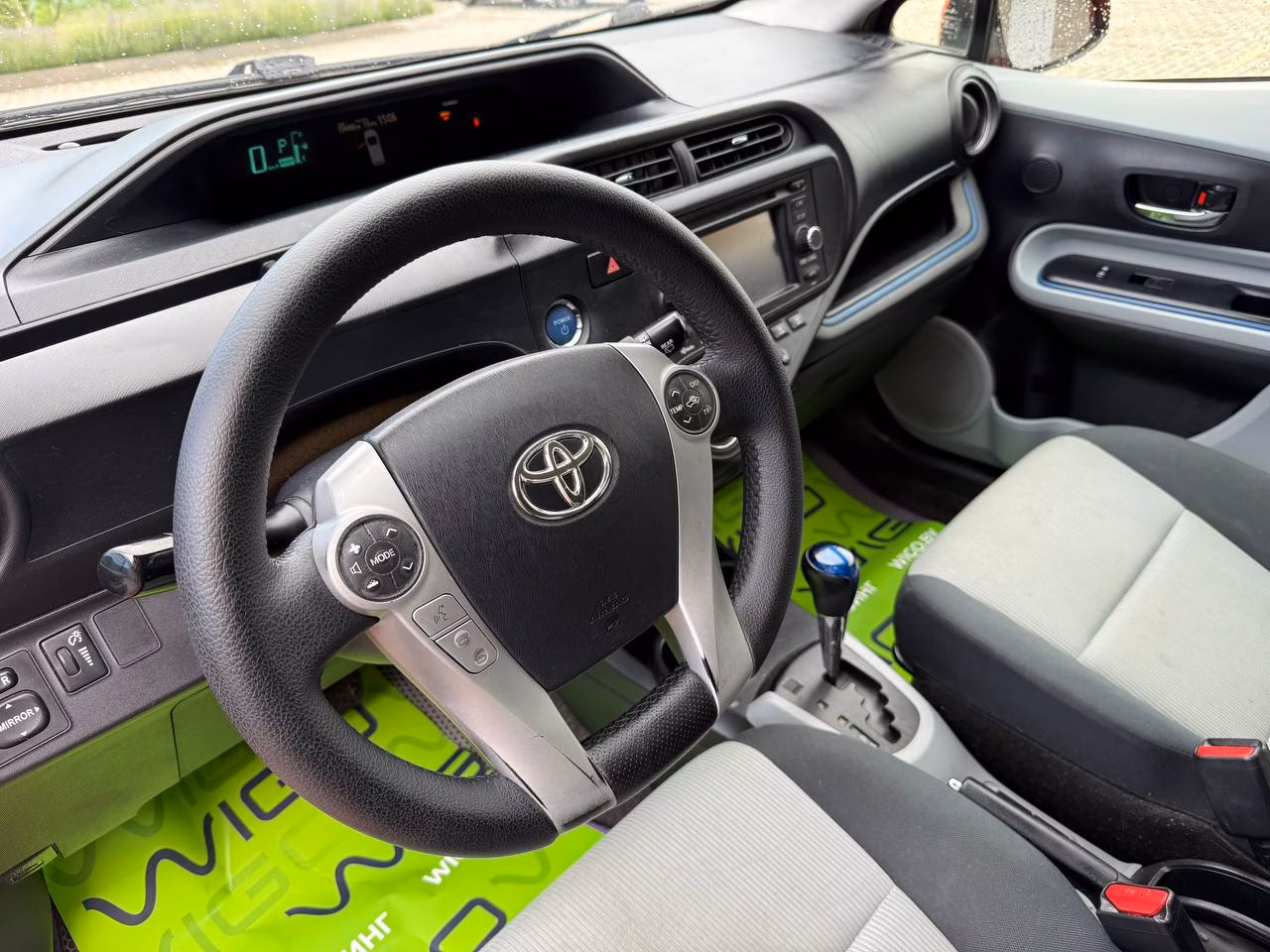 Toyota Prius C фото 16