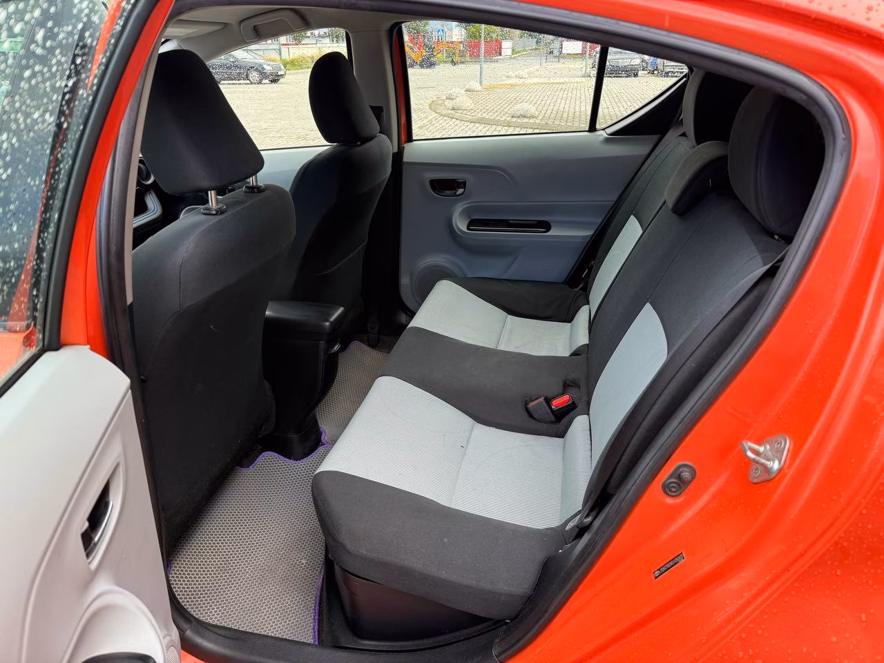 Toyota Prius C фото 17