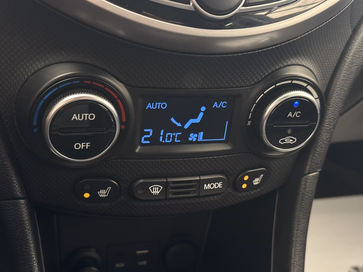 Hyundai Accent фото 7