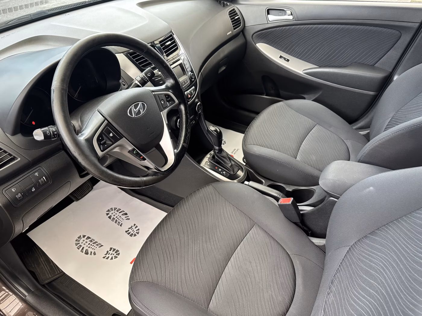 Hyundai Accent фото 10