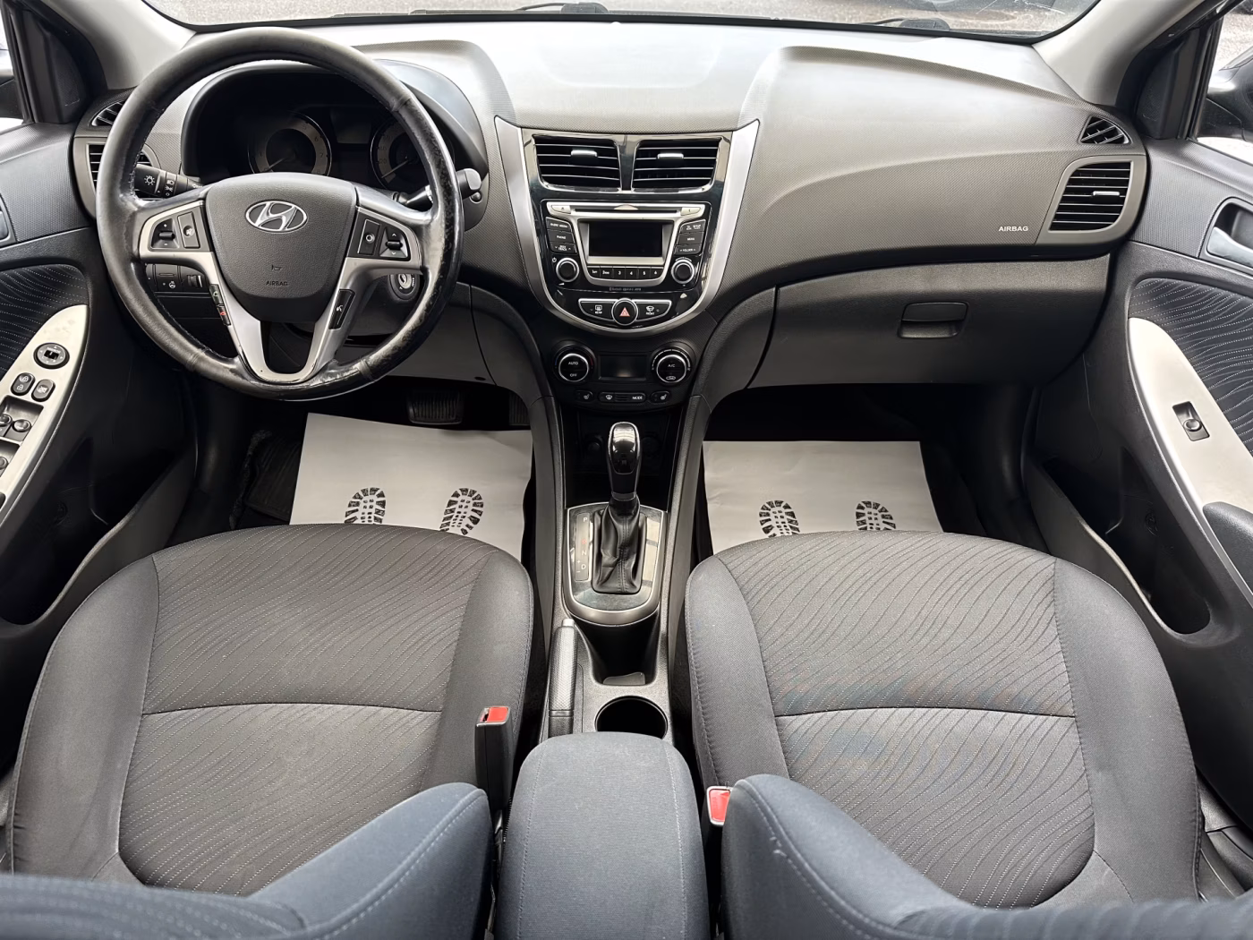 Hyundai Accent фото 11
