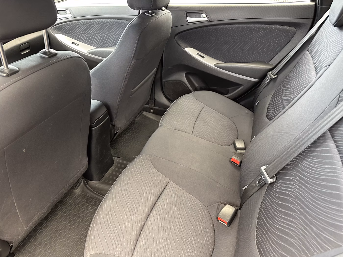 Hyundai Accent фото 12