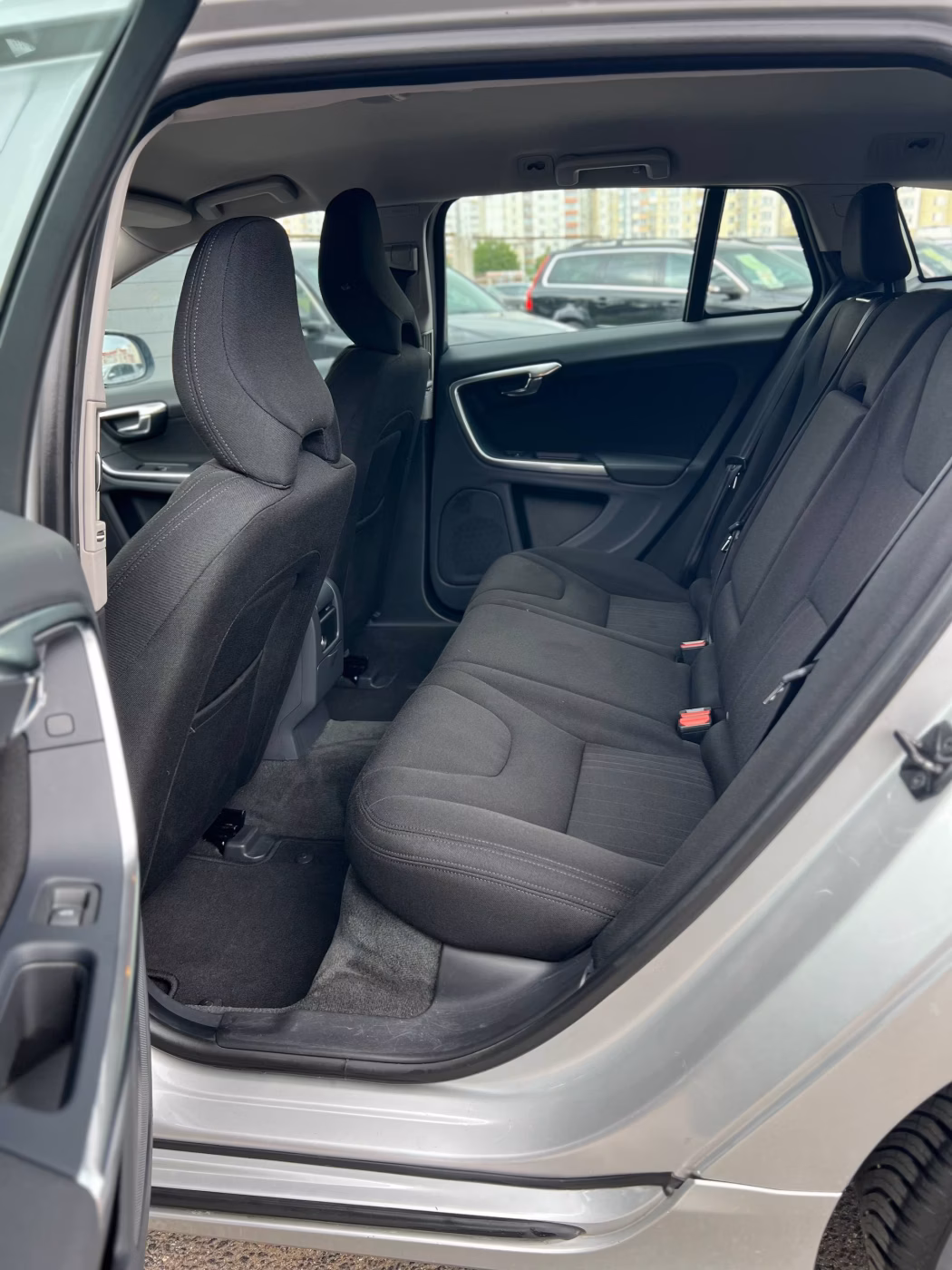 Volvo V60 фото 11