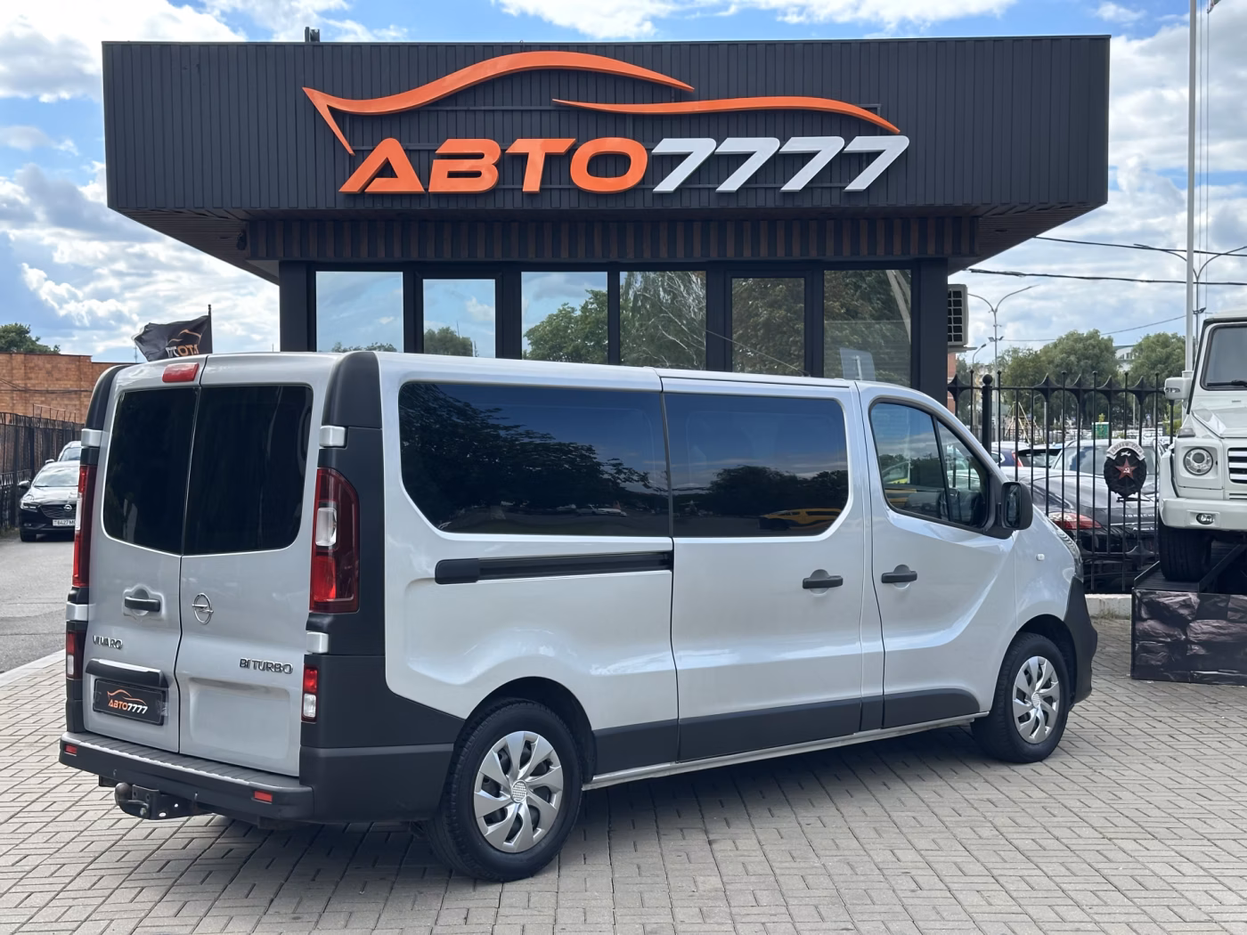 Opel Vivaro фото 2