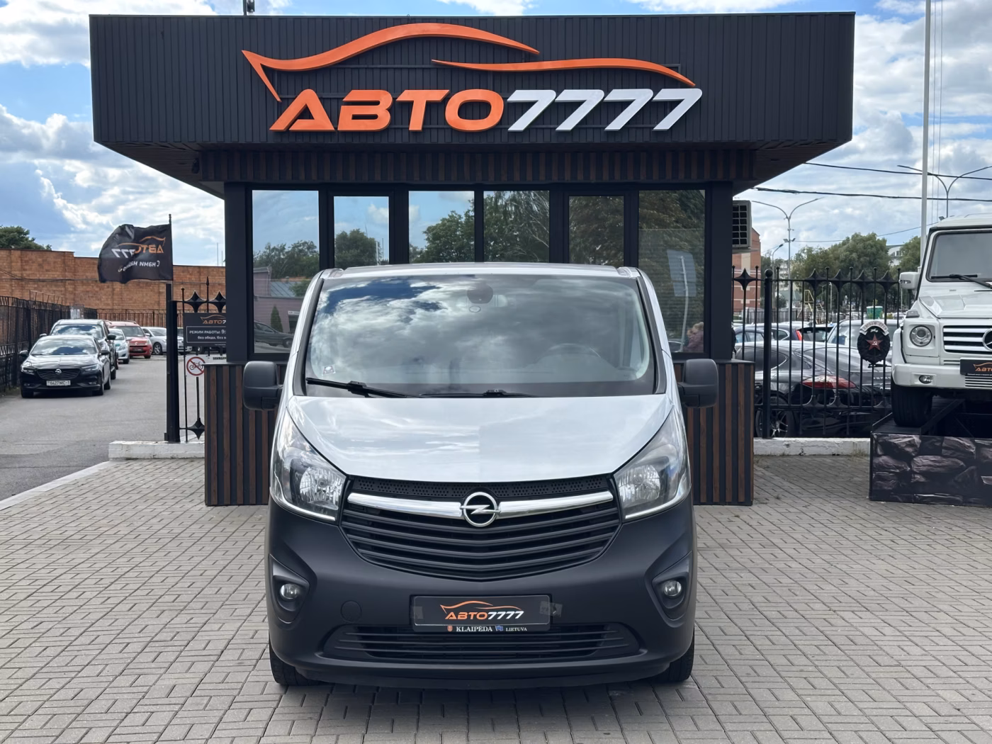 Opel Vivaro фото 6