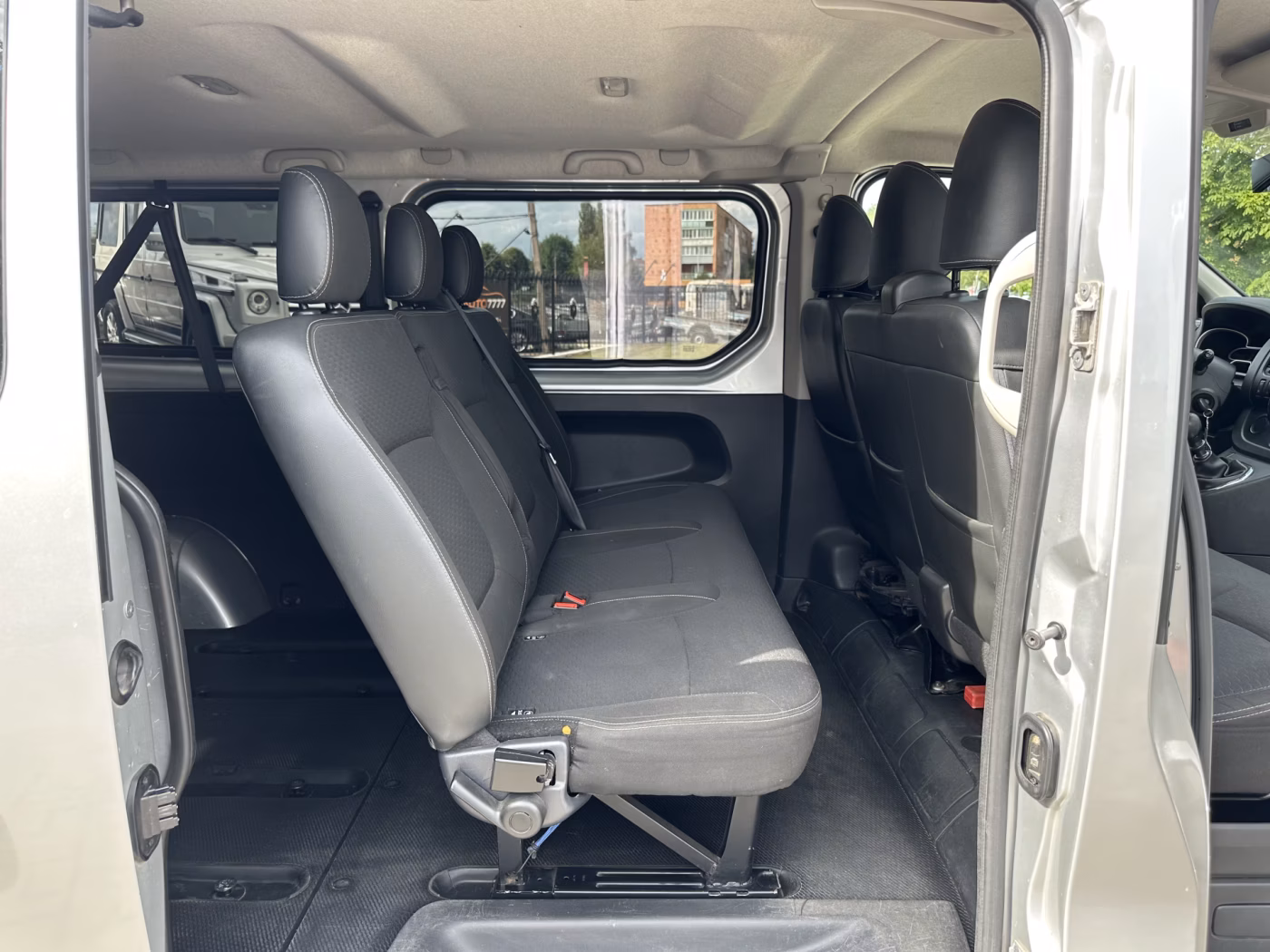 Opel Vivaro фото 11