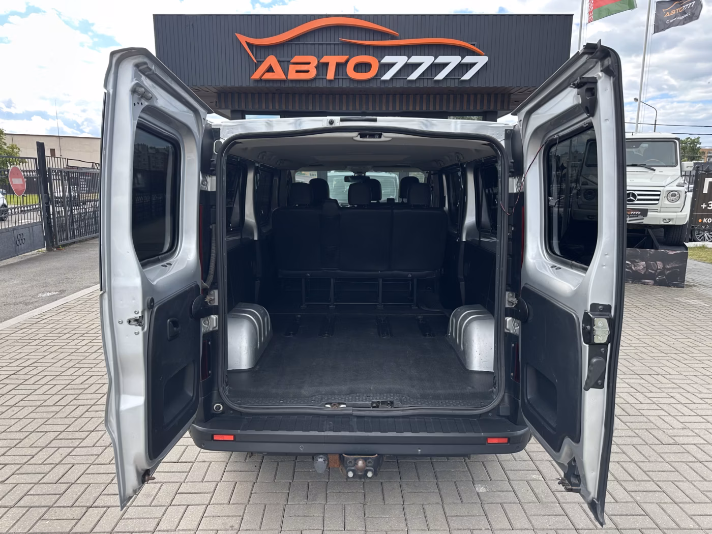 Opel Vivaro фото 12
