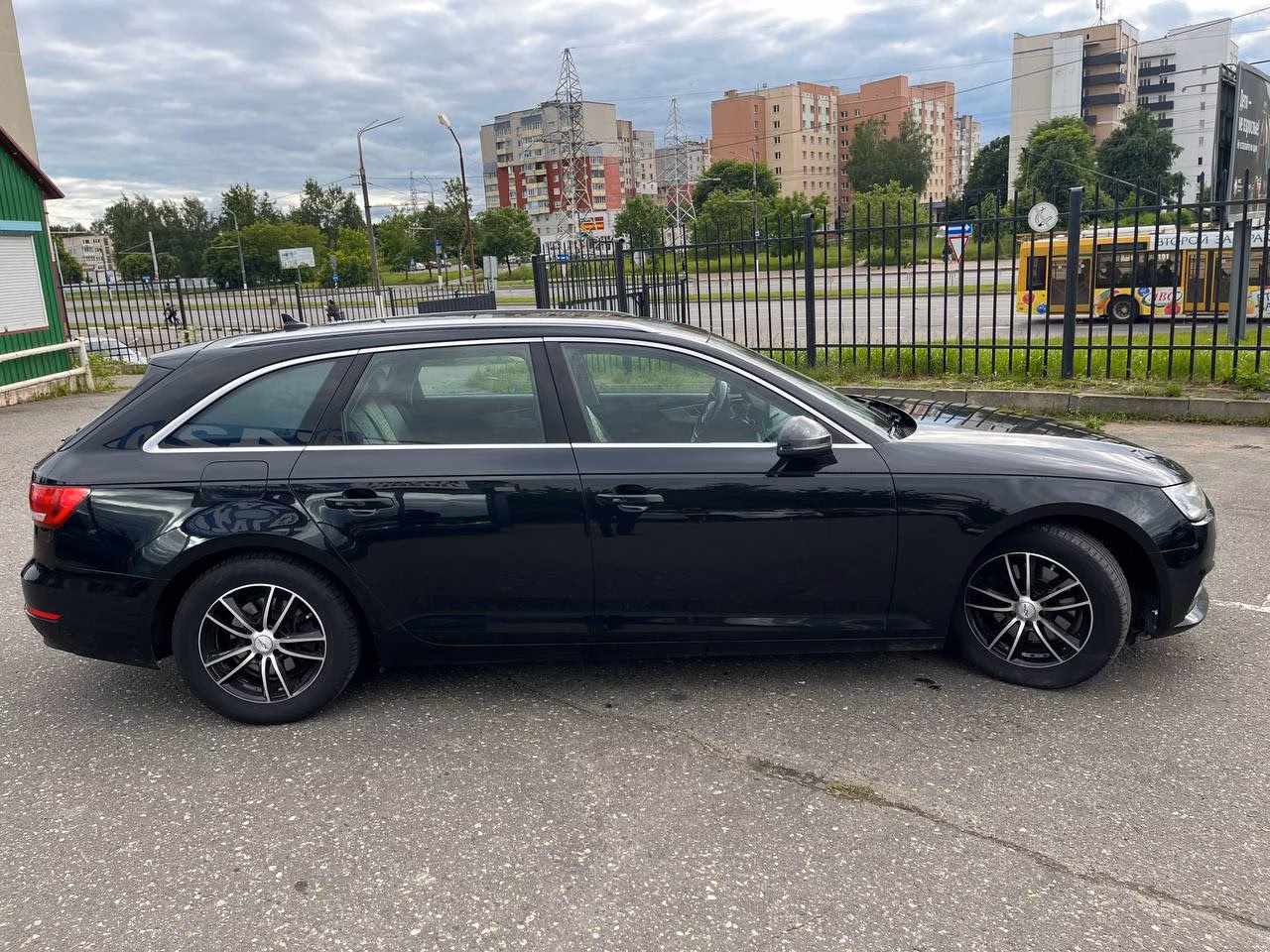 Audi A4 фото 4