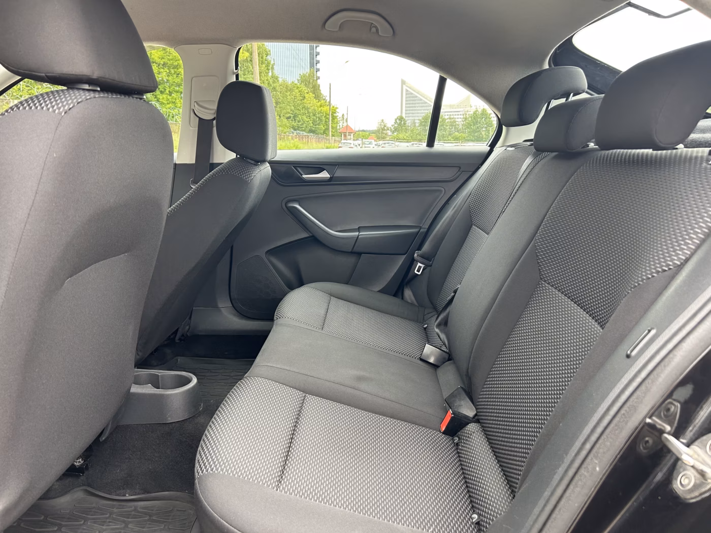 Volkswagen Polo Sedan фото 11