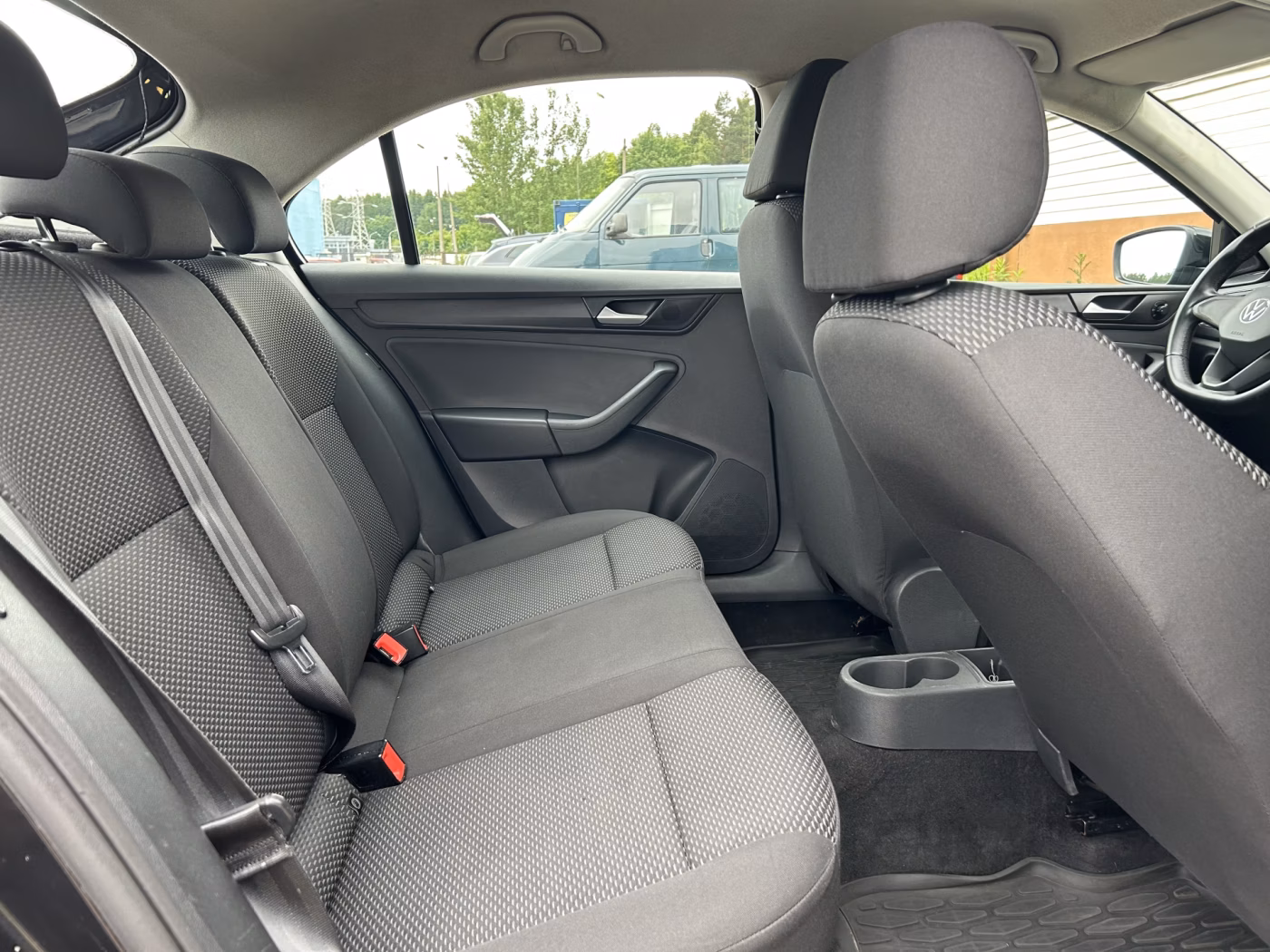 Volkswagen Polo Sedan фото 12