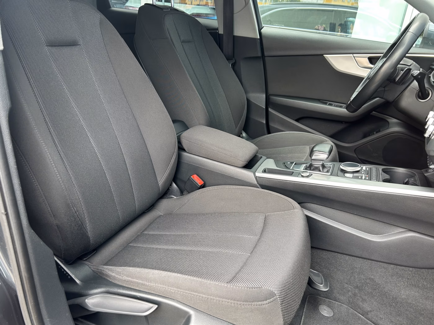 Audi A4 фото 12