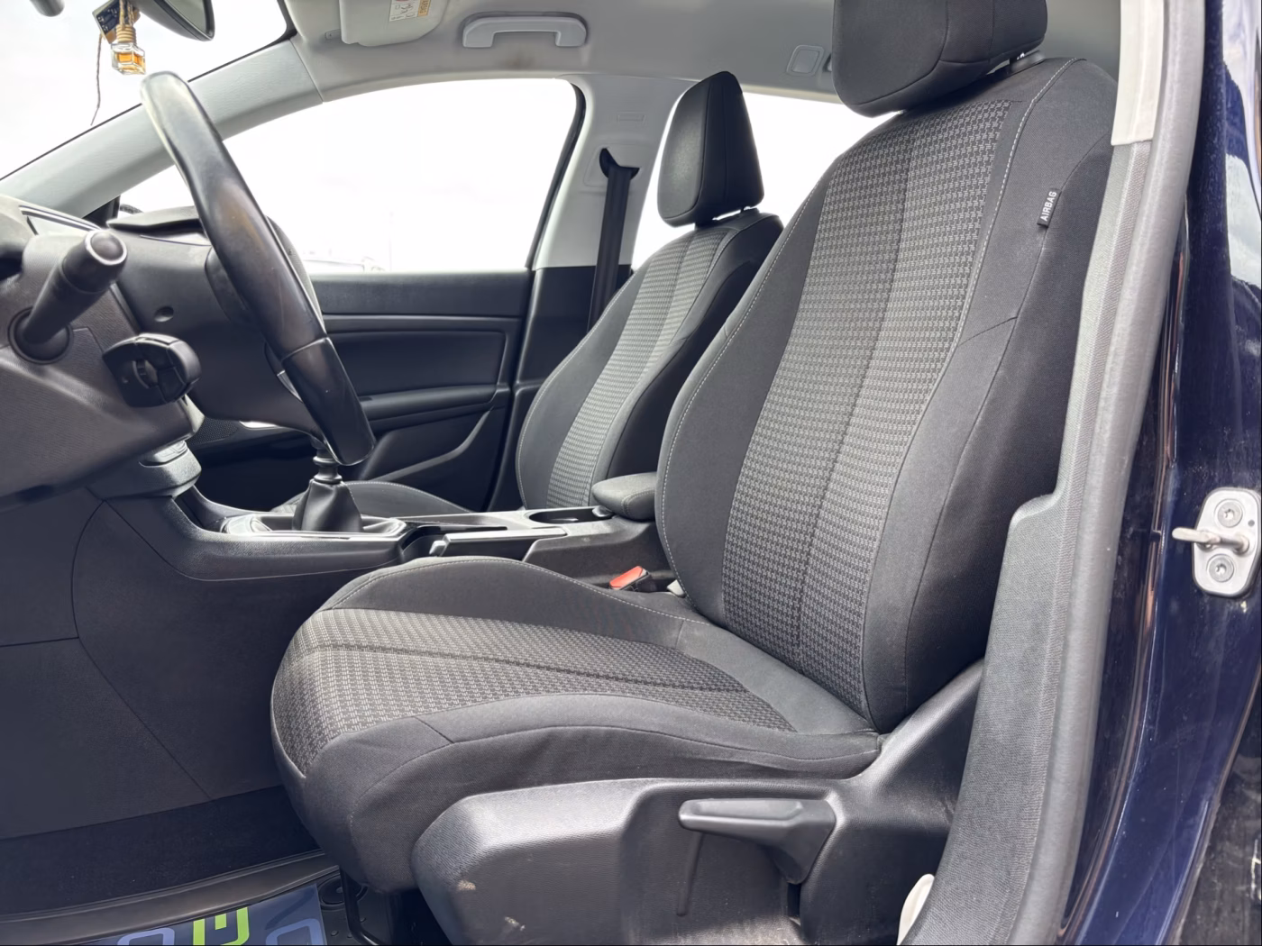 Peugeot 308 фото 11